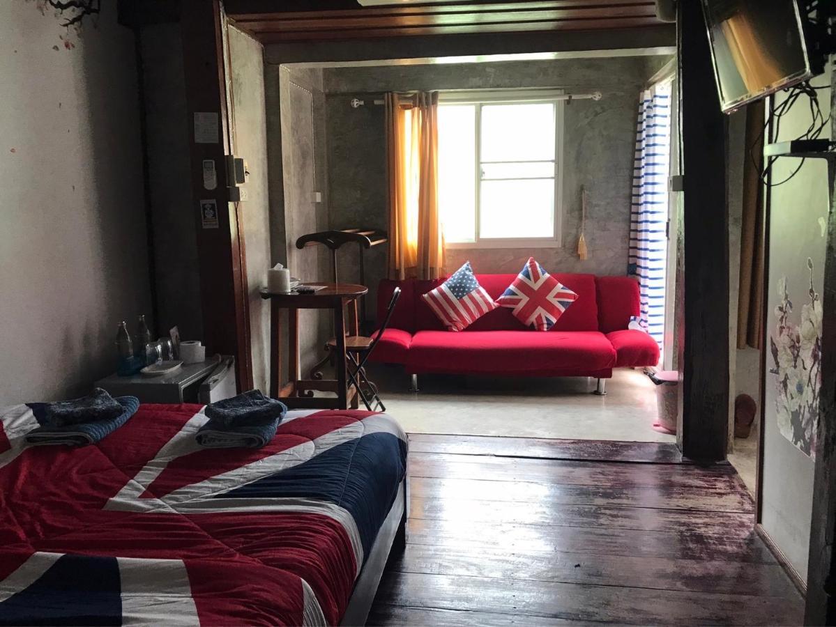 Solarcell Walking Street Homestay - โซล่าเซลล์ถนนคนเดินโฮมสเตย์ Ban Nong Nam Khan Zewnętrze zdjęcie